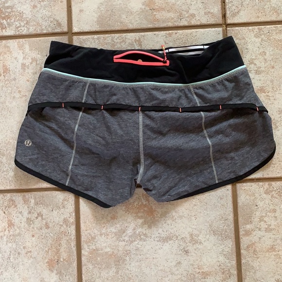 Lululemon speed up short size 6 - Picture 2 of 3